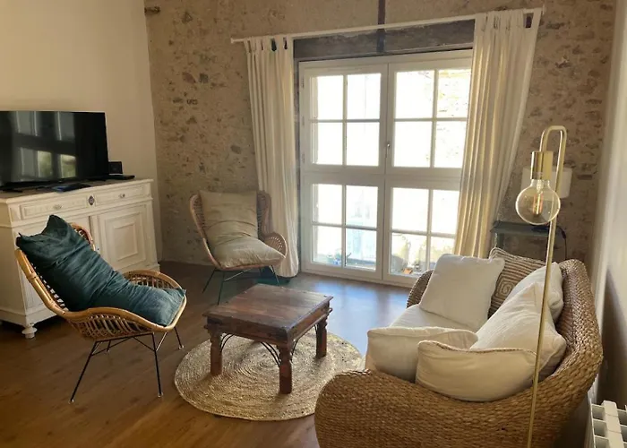 Дом отдыха Domaine De La Laugerie - Relais Du Consul Кастр