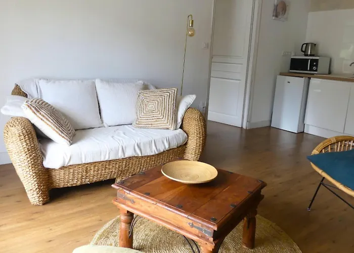 Дом отдыха Domaine De La Laugerie - Relais Du Consul Кастр